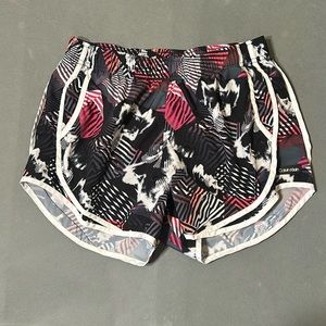Calvin Klein Women’s Athletic Shorts Patterned with Pockets size Medium